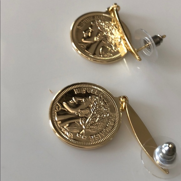 Earrings - Picture 7 of 11